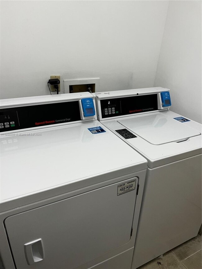 Building Photo - 1455 N Treasure Dr