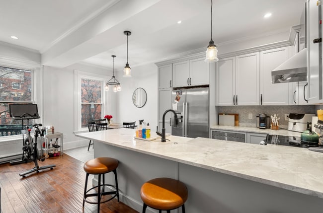 Building Photo - 461 Beacon St