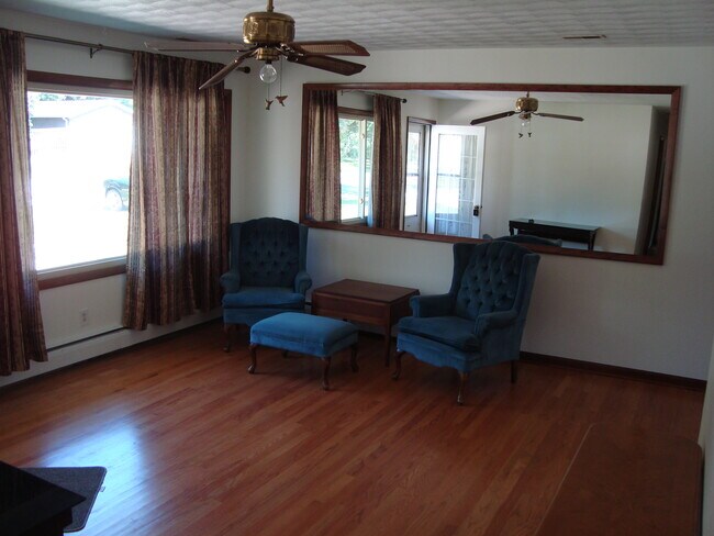 Living Room - 808 Winthrop Ct