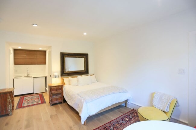 Photo - 2015 Pacific Ave Apartment