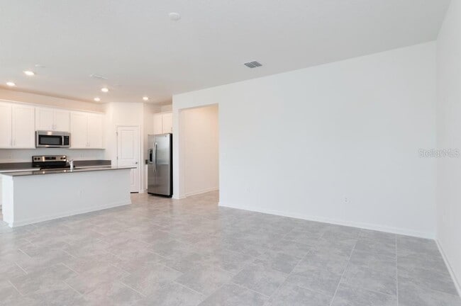 Building Photo - 175 Aces High Ln