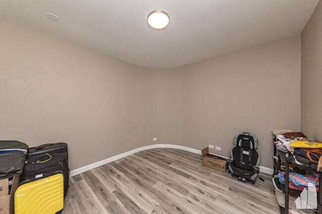 Building Photo - 2 bedroom in Chicago IL 60626
