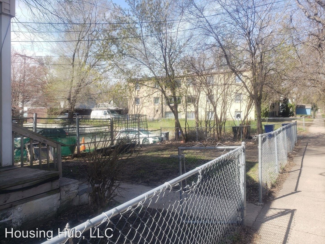 987 Edgerton St, Saint Paul, MN 55130 Room for Rent in Saint Paul, MN