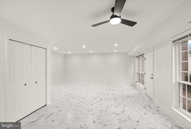 Building Photo - 1949 Kennedy Dr