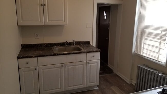 Building Photo - Spacious Home - Frankford