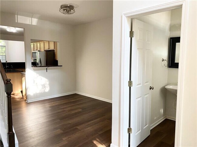 Foto del edificio - 2722 Pierce Brennen Ct NE