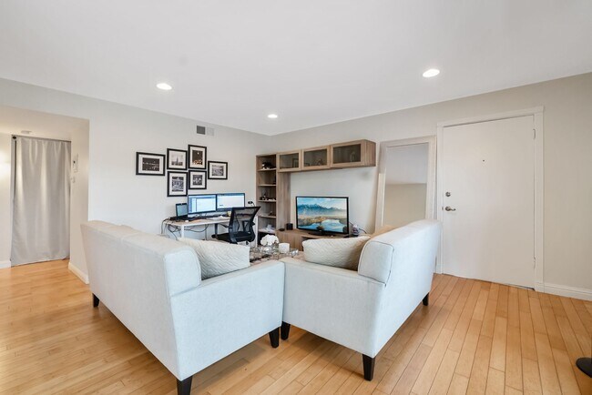 Foto del edificio - Unbeatable Location! Bright 1 Bed, 1 Bath ...