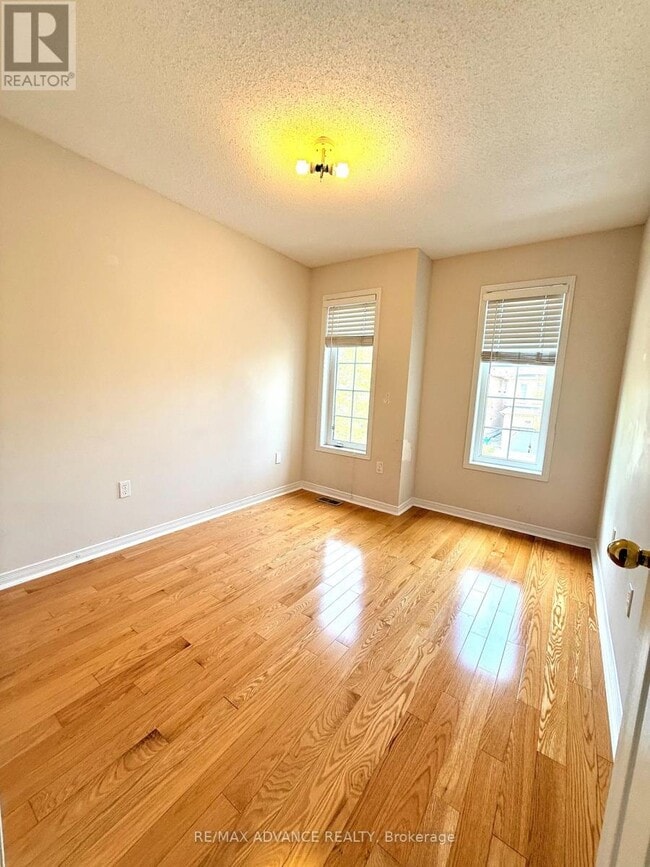 Building Photo - 137 Laramie Crescent