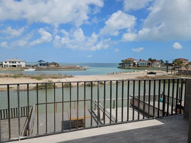 Building Photo - 1336 Harbor Island Dr