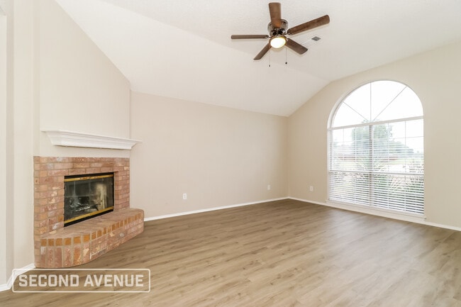Building Photo - 3704 Garden Springs Dr