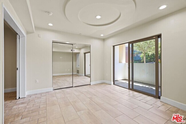 Foto del edificio - 1446 Armacost Ave