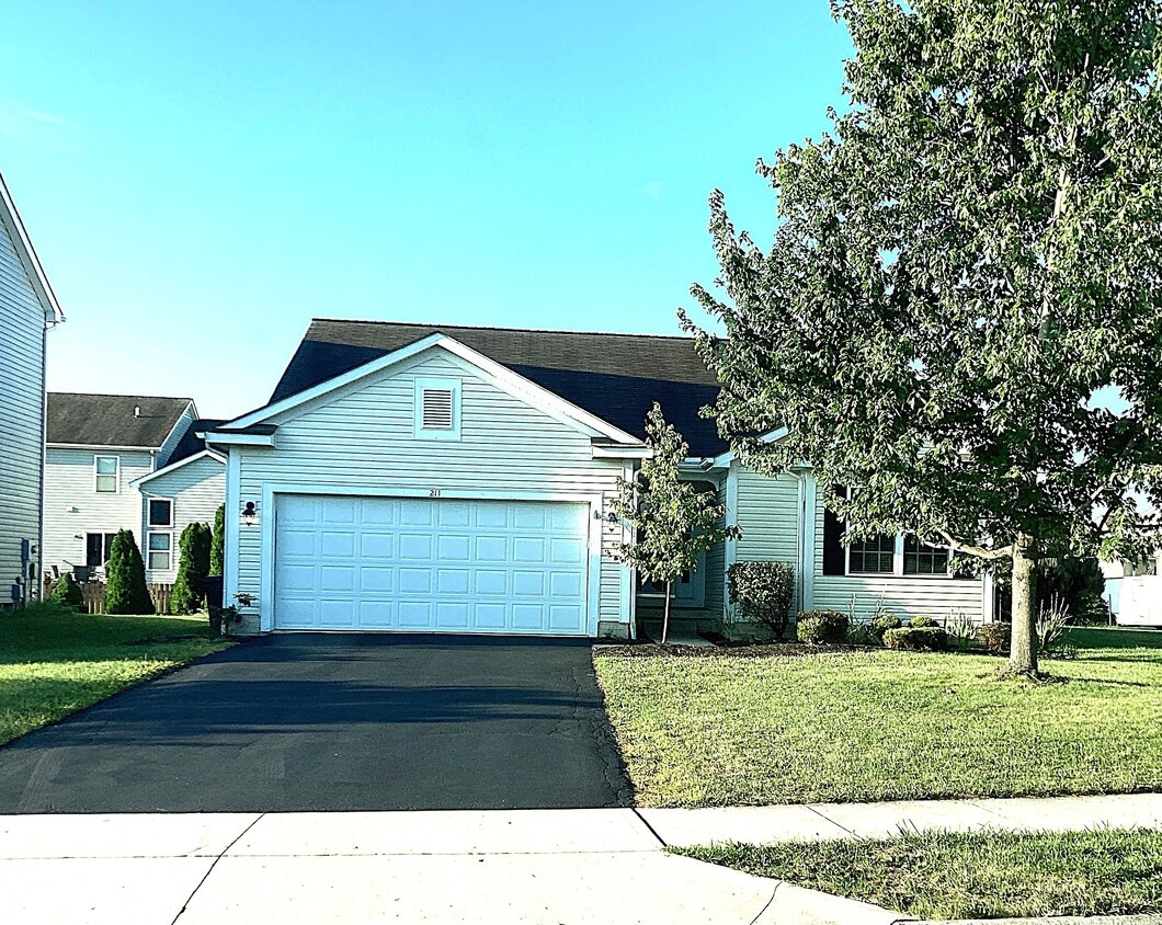 Foto principal - 211 Cherrytree Ln