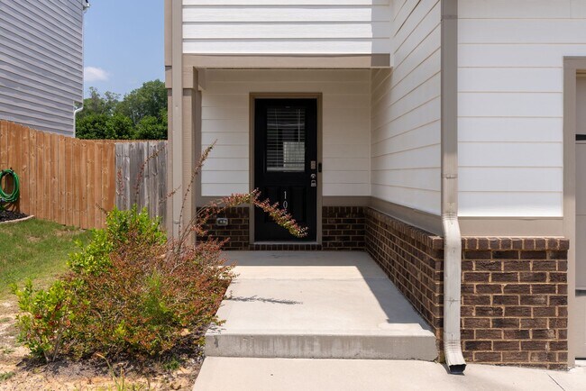 Building Photo - Southgrove