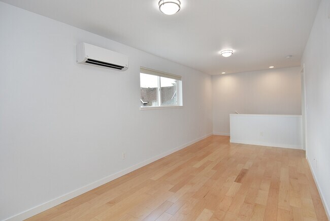 Foto del edificio - Beautiful Newer Construction (2019) 1 Bedroom/1 Bath ADU in Convenient Location (Central District)