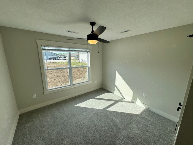 Foto del edificio - BRAND NEW 3-bedroom Duplex in Irvine Acres!
