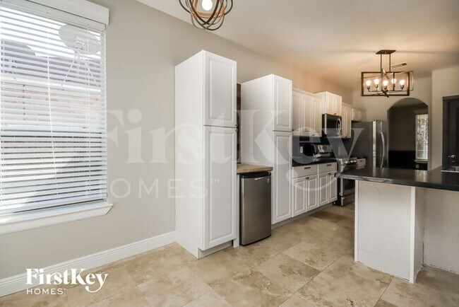 Foto del edificio - 8306 White Willow Lane