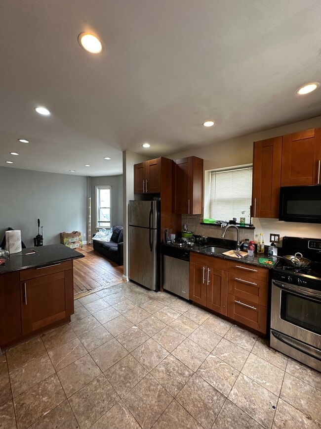 Building Photo - 8 Montfern Ave