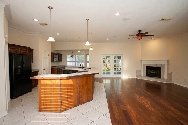 Foto del edificio - Spacious Northeast Pensacola Home Near UWF with 3 Bedrooms, 2 Baths, Office, 2-Car Garage & Priva...