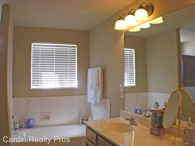 Building Photo - 1396 Red Bluff Way