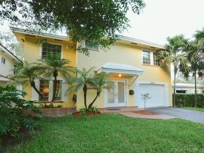 Building Photo - 5521 Sardinia St