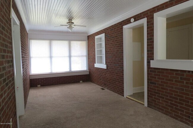 Foto del edificio - 304 Lindell Rd