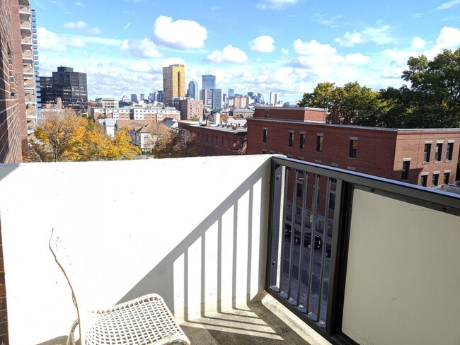 Foto del edificio - 1575 Tremont St