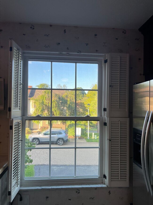 Building Photo - Robinson 2 Bed, 2.5 Bath Townhouse in Priv...