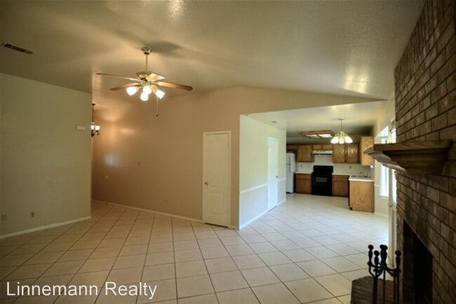 Building Photo - 4 br, 2 bath House - 4601 Frontier Trail