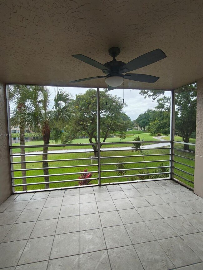 Foto del edificio - 1811 Sabal Palm Dr