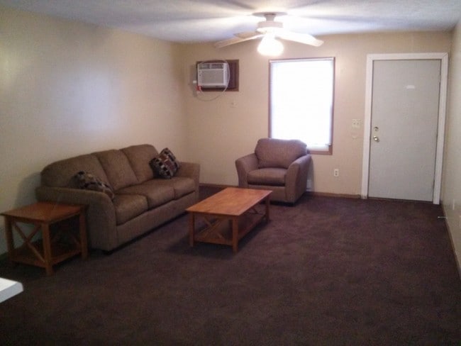 Interior Photo - 101 W Stewart Pl