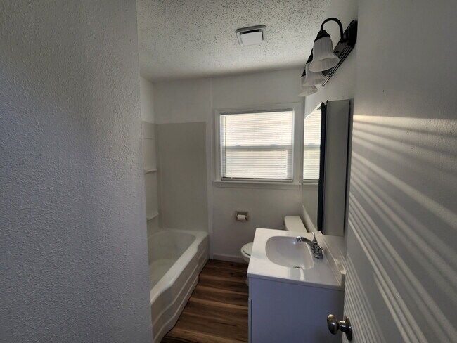 Building Photo - 1645 SW Oklahoma Ave