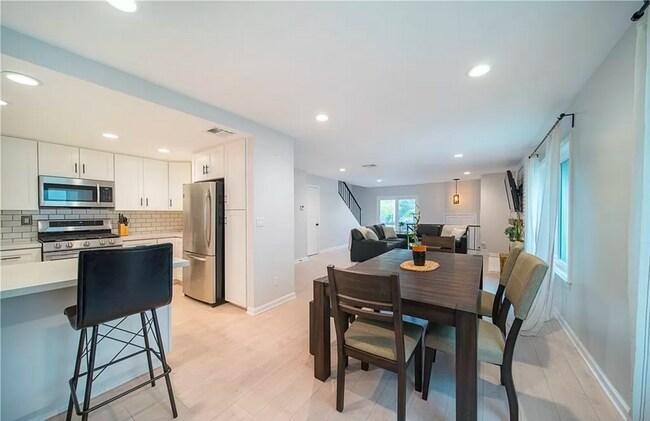 Building Photo - 4257 Laurel Canyon Blvd