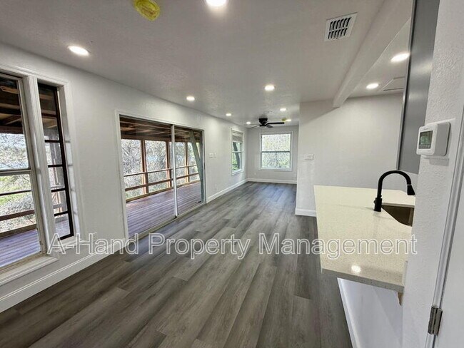 Foto del edificio - 15945 Villa City Rd