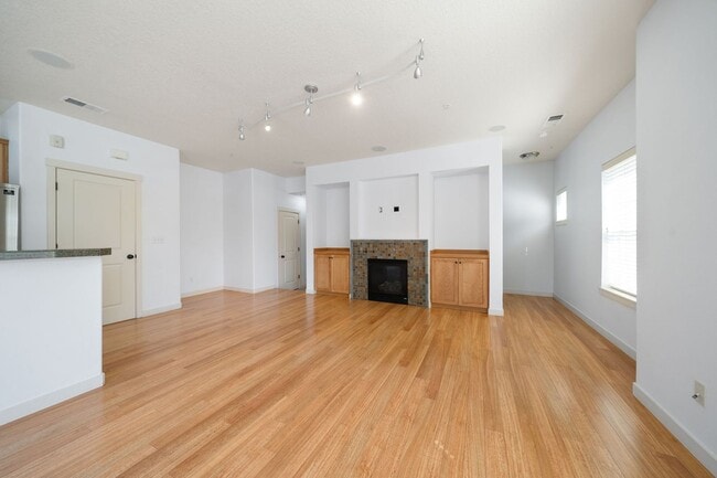 Foto del edificio - 648 NE Newstead Ln