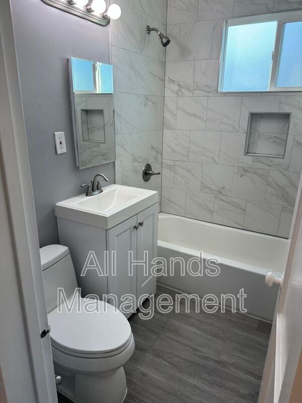 Building Photo - 5117 E The Toledo