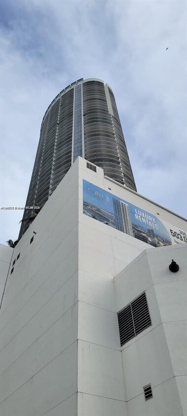 Primary Photo - 1750 N Bayshore Dr