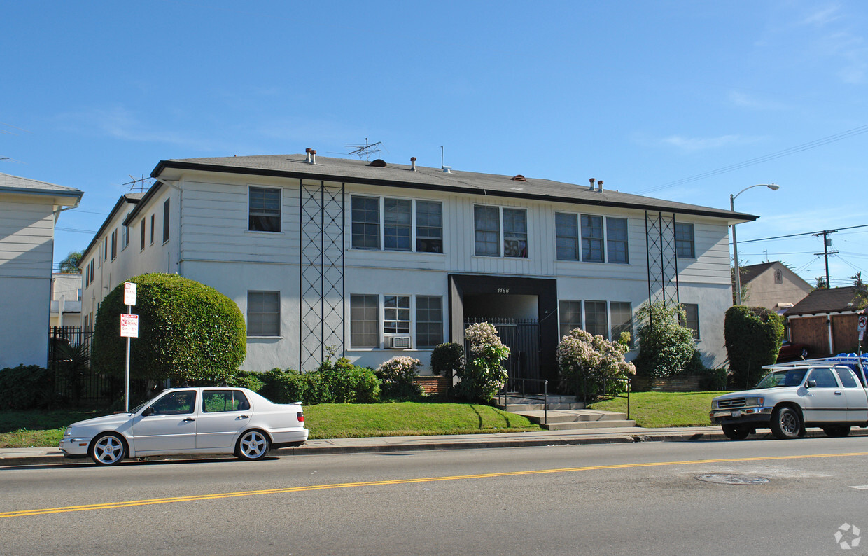 Building Photo - 1186 S Fairfax Ave