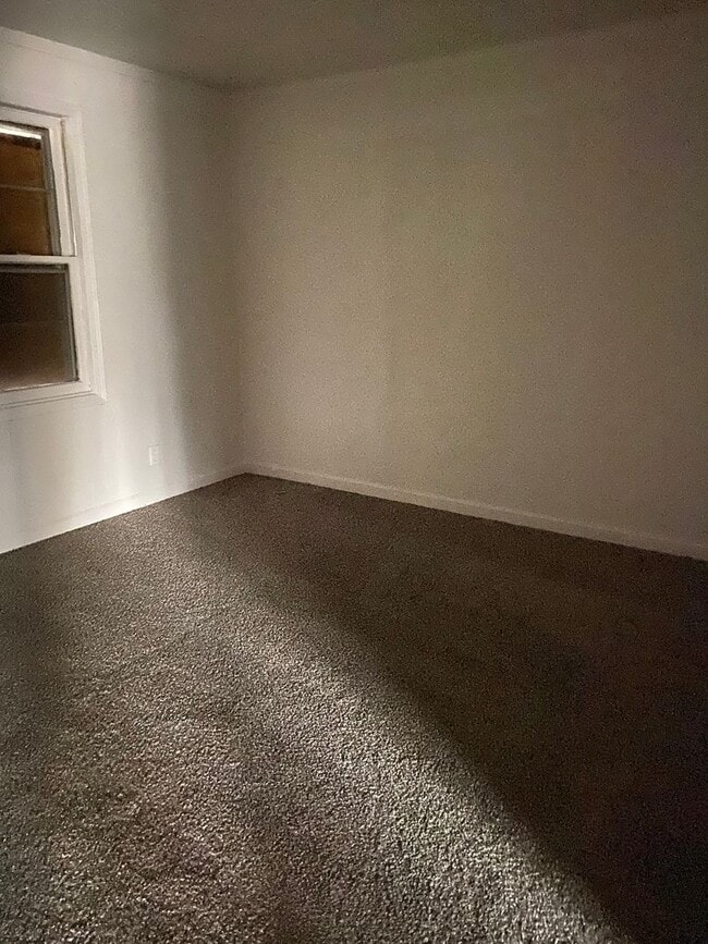 Building Photo - LIMITED TIME**NO APPLICATION FEE**1/2 OFF DEPOSIT**