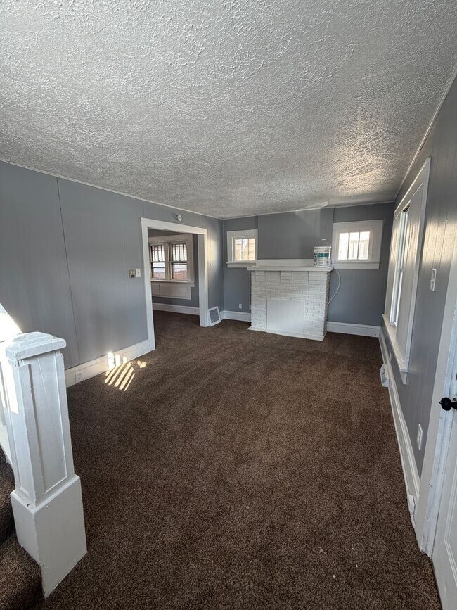 Foto del edificio - Spacious Multi-Level Akron Home for Rent | Open House Feb 7