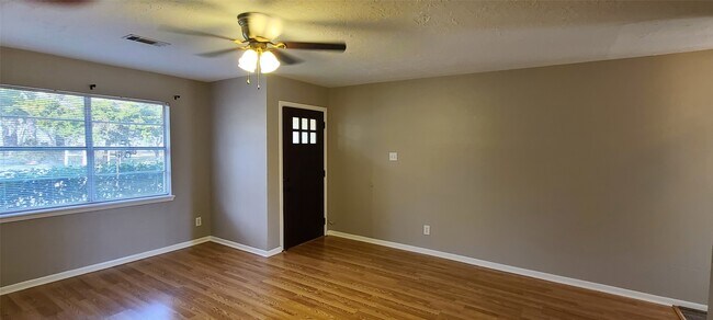 Foto del edificio - 17423 Fir Rd