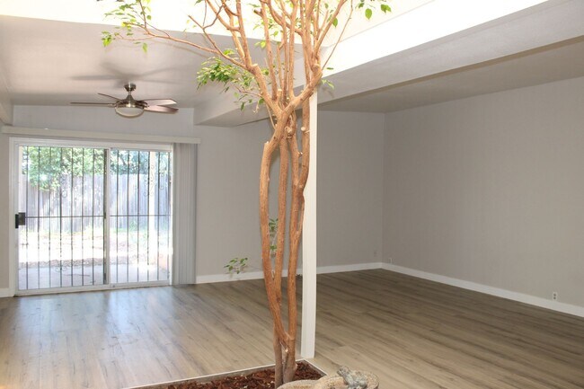 Building Photo - 4757 River College Dr