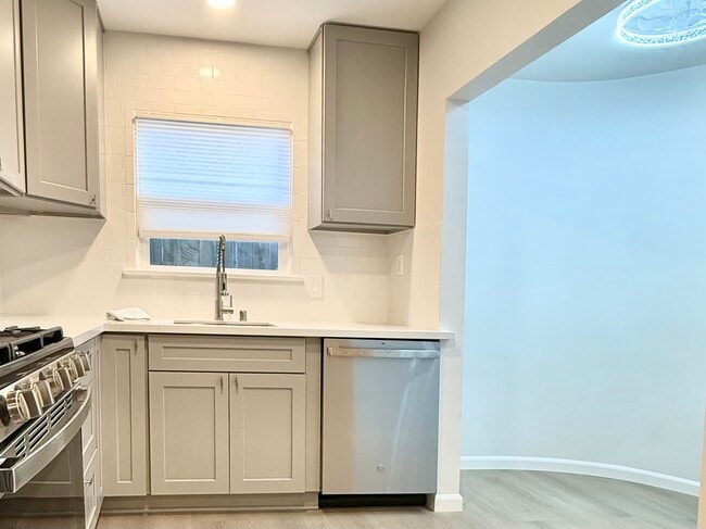 Building Photo - 467 36th St