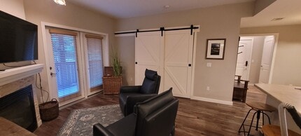 Building Photo - 6300 Locarno Dr