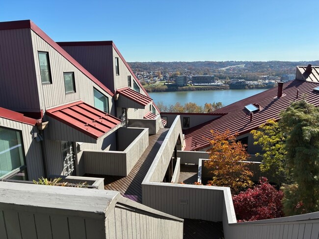 Exterior entry view - 1040 Hatch St