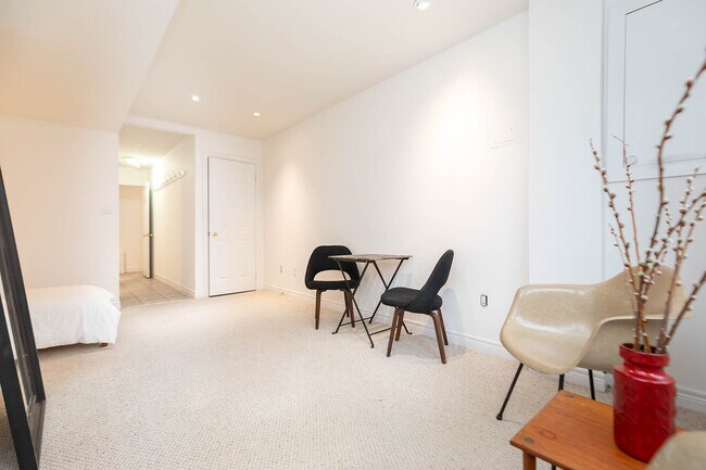 Photo du bâtiment - 16 Natalie Pl