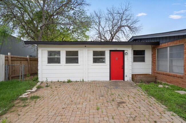 Building Photo - 10205 Old Menchaca Rd