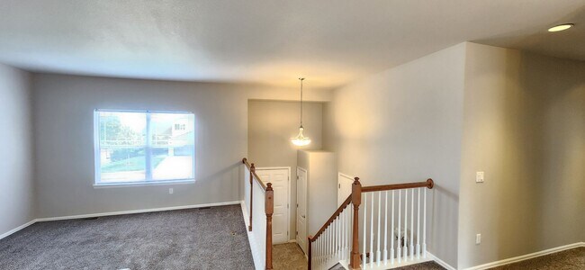 Building Photo - Open Concept 4 Bedroom Home with 9ft Ceili...