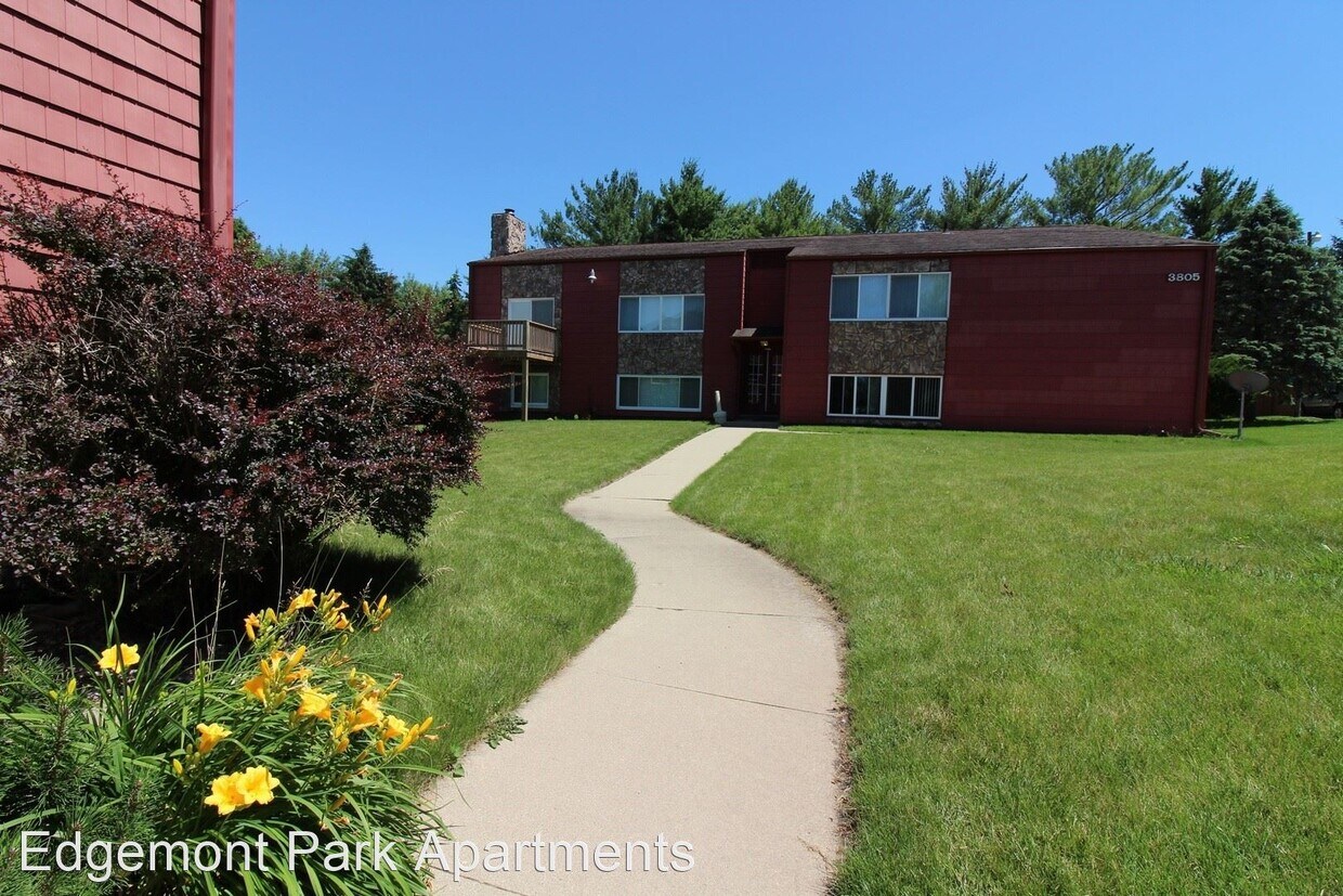 38053807 W 4th St, Waterloo, IA 50701 Room for Rent in Waterloo, IA