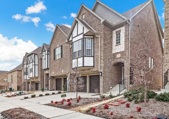 Building Photo - Luxury Living in Lewisville Townhome