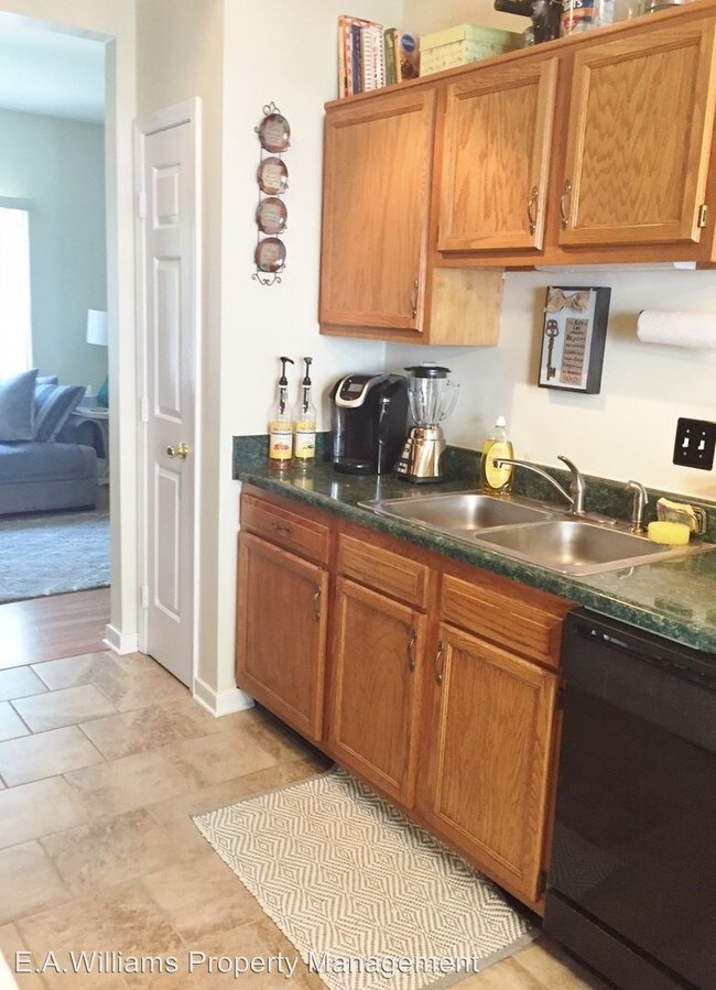 Building Photo - 2 br, 1.5 bath House - 9304 Silverbush Dr.